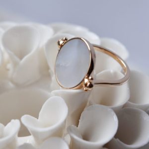 BAGUE AUDE – Bague réversible plaqué or médaille ronde en nacre