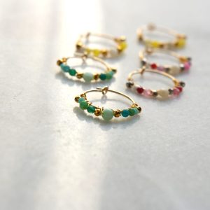 Boucles d’oreilles IRENE – Mini créoles tissées pierres fines