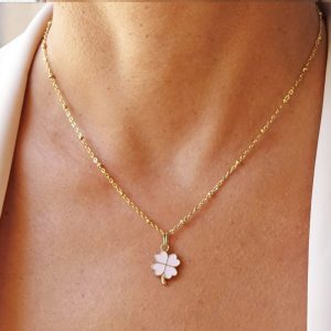 Collier trèfle rose